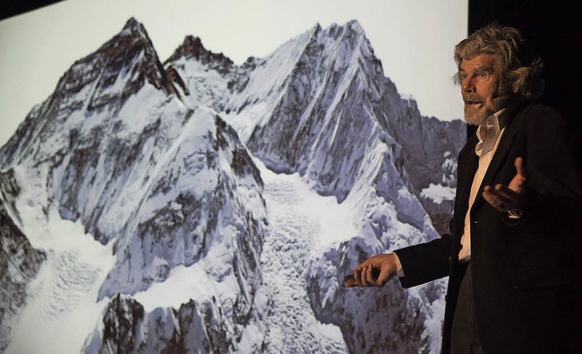 Die Geschichte des Alpinismus verbunde...f unserem Bild vor dem Mount Everest.   | Foto: Volker Mnch