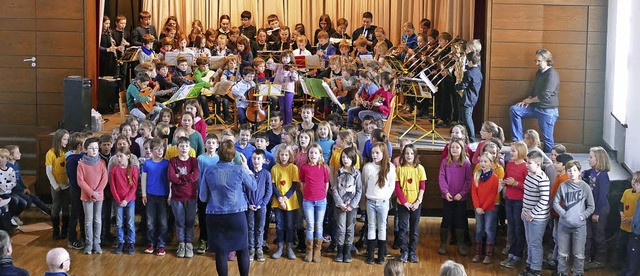 138 Schlerinnen und Schler wirkten beim Konzert im Pfarrzentrum mit.  | Foto: Julia Kremp
