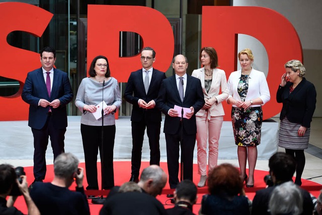 Andrea Nahles, SPD-Fraktionsvorsitzend... SPD fr die neue groe Koalition vor.  | Foto: dpa