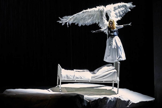 Angela Falkenhan in Angels in America  | Foto: Rainer Muranyi