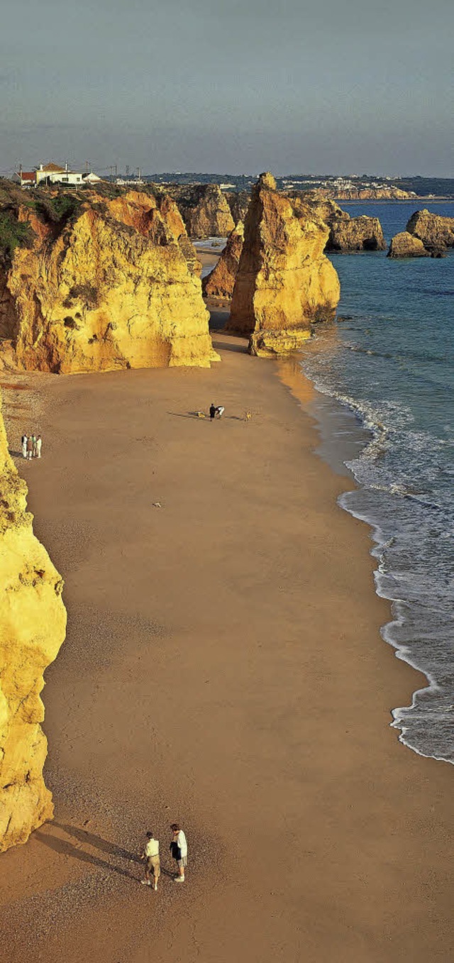 Des Urlaubers Glck: ein typischer Str...d: der Strand von Carapateira (rechts)  | Foto: Stephan Brnjes
