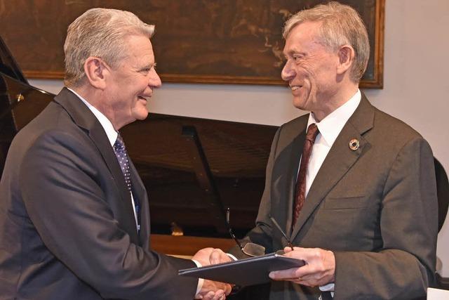 Joachim Gauck in Freiburg mit internationalem Hayek-Preis geehrt