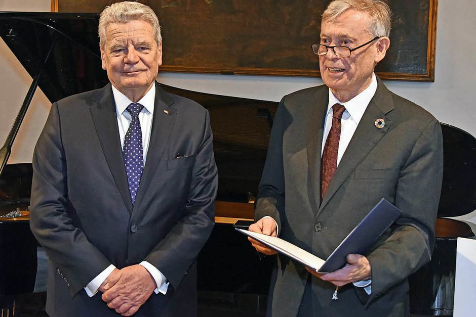 Zwei Ex-Bundespräsidenten im Freiburger Historischen Kaufhaus: Joachim Gauck (links) und Horst Köhler. (Foto: Bamberger) Zwei Ex-Bundespräsidenten im Freiburger Historischen Kaufhaus: Joachim Gauck (links) und Horst Köhler. (Foto: Bamberger)