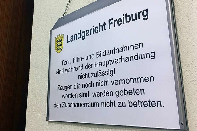 Ein Schild im Freiburger Landgericht w...Gerichtssaal fotografieren und filmen.  | Foto: Carolin Buchheim