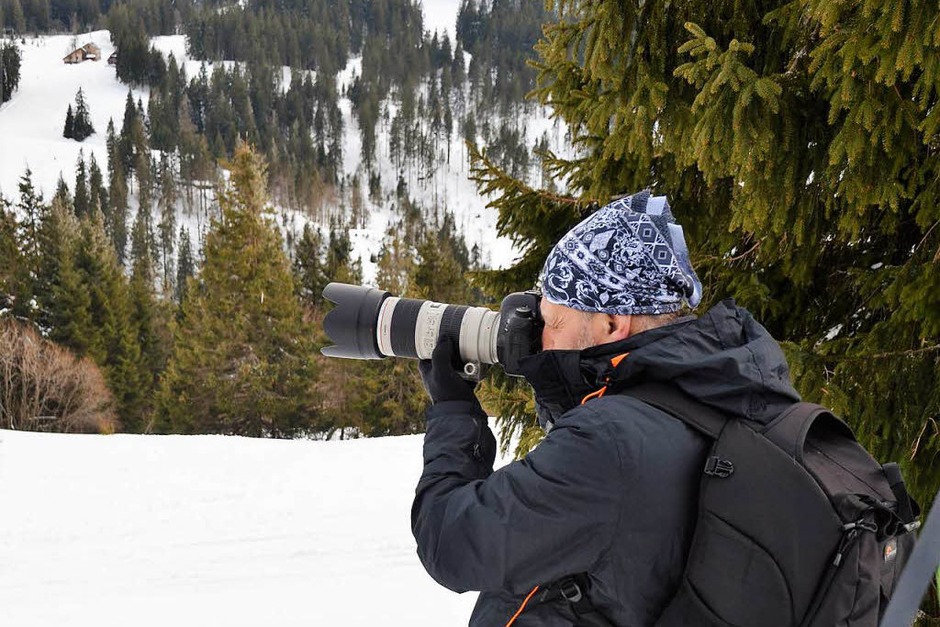 Zwischen Sonnenuntergang und Alpensicht: Beim jüngsten "Fotospaziergang auf dem Feldberg" machten sich neun Hobbyfotografen am späten Nachmittag auf den Weg zum Seebuck, darunter auch BZ-Redakteurin Kathrin Blum. (Foto: Kathrin Blum) Zwischen Sonnenuntergang und Alpensicht: Beim jüngsten "Fotospaziergang auf dem Feldberg" machten sich neun Hobbyfotografen am späten Nachmittag auf den Weg zum Seebuck, darunter auch BZ-Redakteurin Kathrin Blum. (Foto: Kathrin Blum)