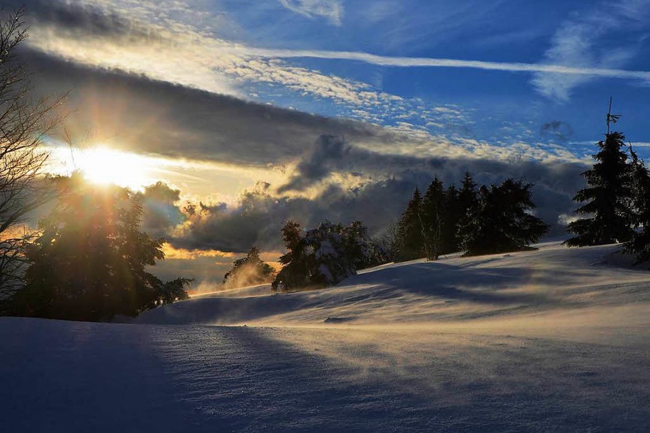 Zwischen Sonnenuntergang und Alpensicht: Beim jüngsten "Fotospaziergang auf dem Feldberg" machten sich neun Hobbyfotografen am späten Nachmittag auf den Weg zum Seebuck, darunter auch BZ-Redakteurin Kathrin Blum. (Foto: Kathrin Blum) Zwischen Sonnenuntergang und Alpensicht: Beim jüngsten "Fotospaziergang auf dem Feldberg" machten sich neun Hobbyfotografen am späten Nachmittag auf den Weg zum Seebuck, darunter auch BZ-Redakteurin Kathrin Blum. (Foto: Kathrin Blum)