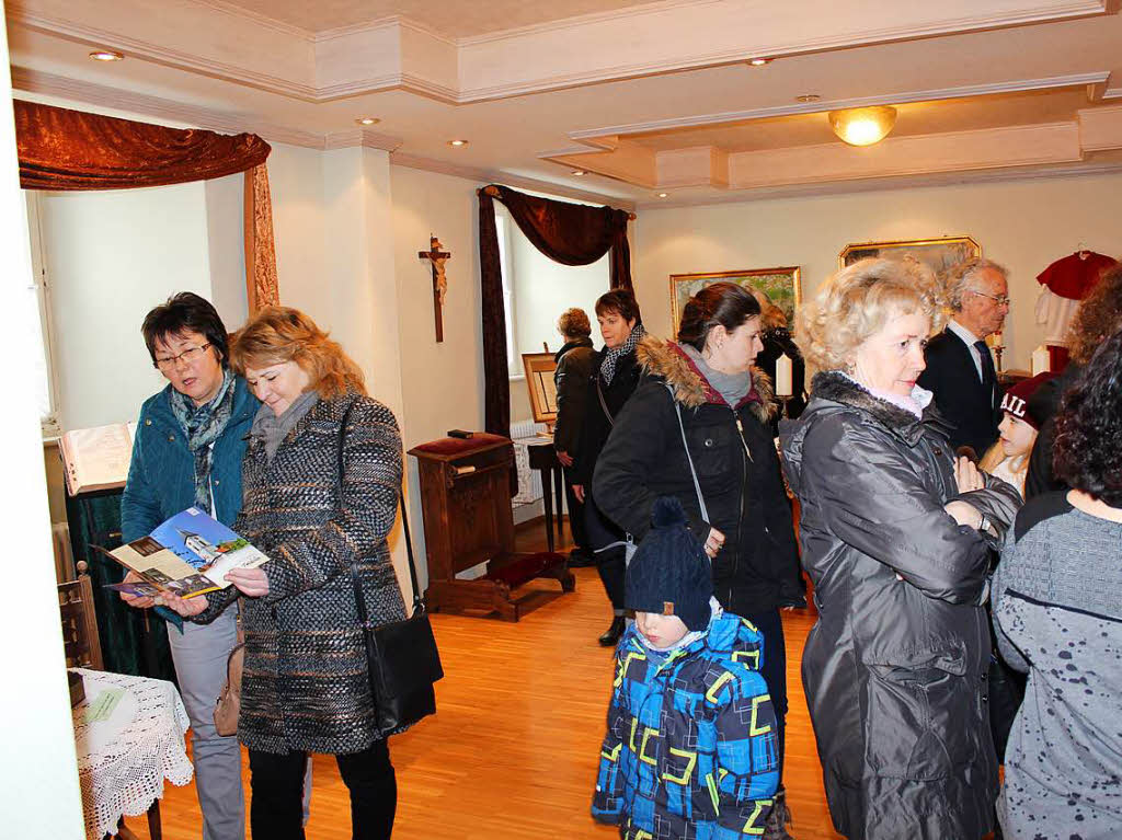 Gut besucht war die Ausstellung im Pfarrhaus mit Gegenstnden aus dem christlichen Leben des vergangenen Jahrhunderts.