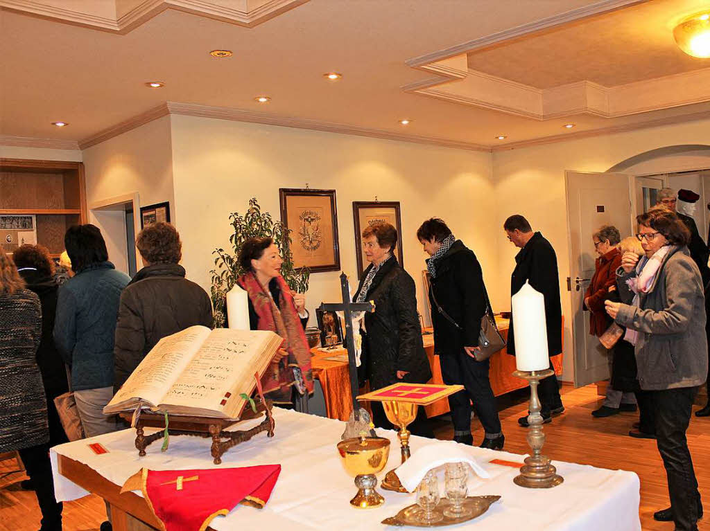 Gut besucht war die Ausstellung im Pfarrhaus mit Gegenstnden aus dem christlichen Leben des vergangenen Jahrhunderts.