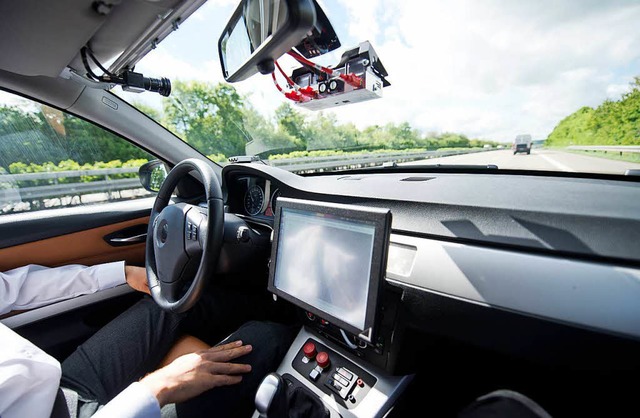 Ein groes Thema der Digitalisierungs-Politik: das autonome Fahren   | Foto: dpa