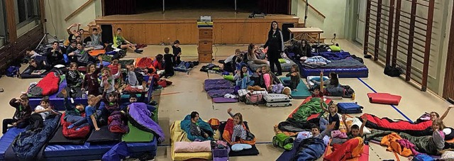 Die Schlafpltze sind eingerichtet, alle Kinder sind bereit fr den Film.    | Foto: Regina Keller