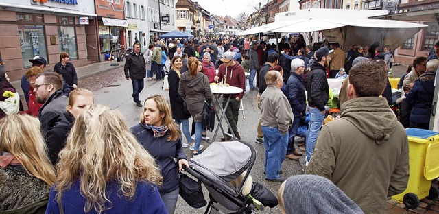 Viel los war beim verkaufsoffenen Sonn...eim &#8222;Kenzinger Frhling&#8220;.   | Foto: Michael Haberer