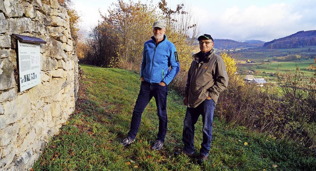 Seit 2000 pflegt Hermann Graser (recht...untersttzt ihn dabei Heinz Nsslein.   | Foto: Silke Hartenstein