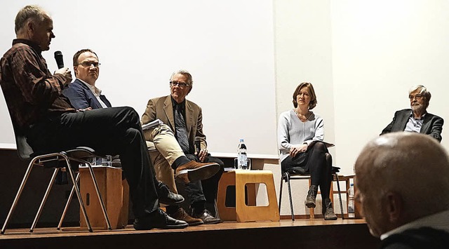Auf dem Podium saen  Jrg Lange, Lars...ndreae und Joachim Nitsch (von links).  | Foto: Julius Steckmeister