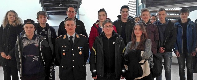 <BZ-FotoAnlauf>Besuch in der Schule </...vom Jugendoffizier Oberleutnant Gram.   | Foto: Schule