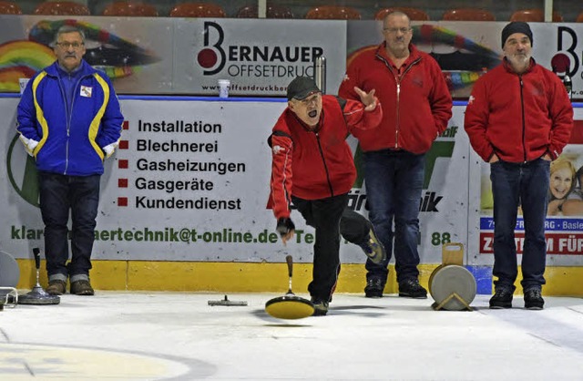 Ganz ohne Besen: Anders als beim Curli... den Spielern nicht mehr beeinflusst.   | Foto: Michael Bamberger