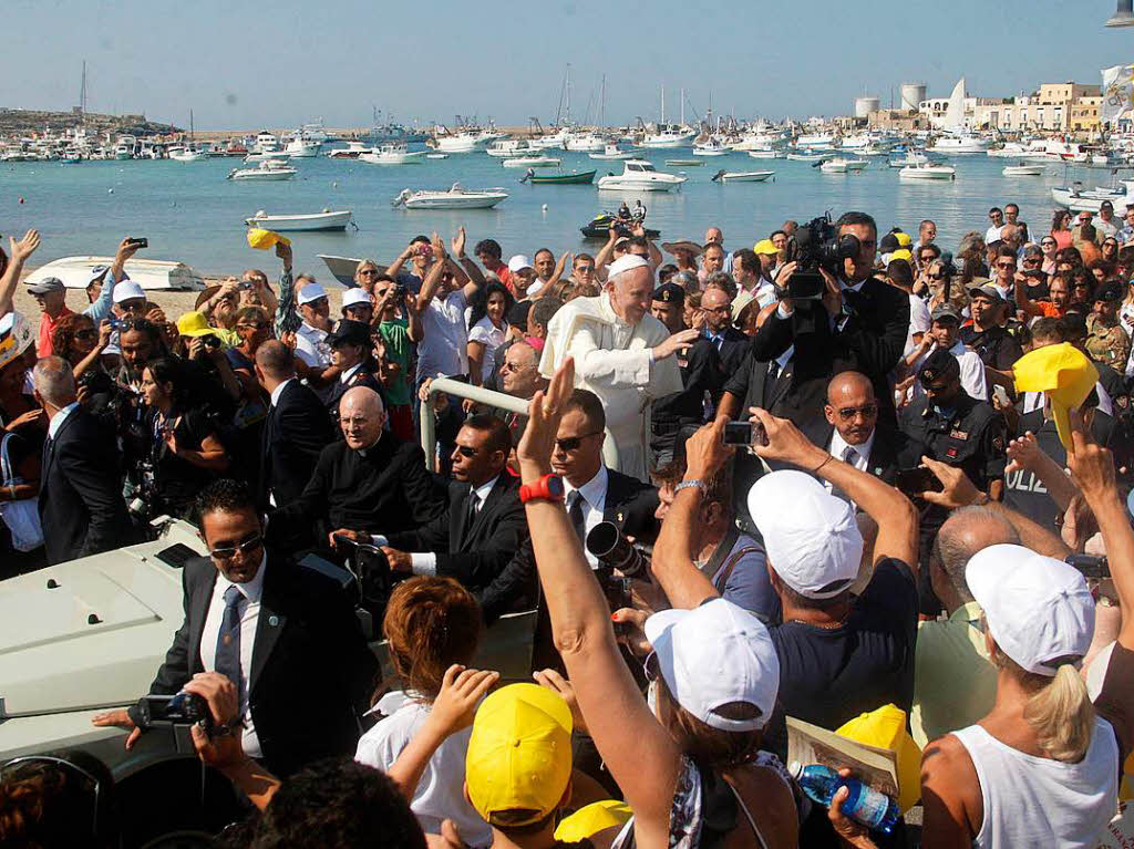 Er werde fr jene beten, die es nicht bis Lampedusa geschafft haben, versprach der Papst bei seinem Besuch auf der Insel 2013.