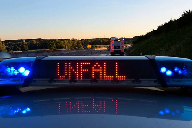 Nach einem Unfall auf der A5 bei Efrin...wei Rettungshubschrauber. (Symbolbild)  | Foto: dpa