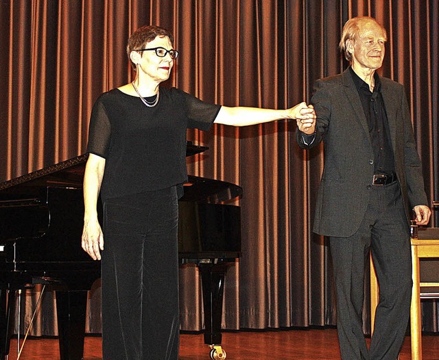 Ursula Meyer (Klavier) und Ullo von Pe...tation) gastierten im Festsaal des ZfP  | Foto: Hildegard Karig