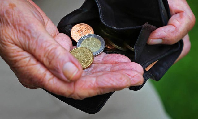 Ein Trickdieb hat im Sthlinger eine 82-Jhrige bestohlen. Symbolbild.  | Foto: dpa