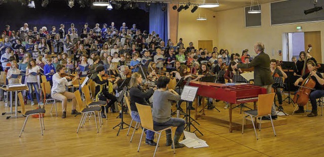 Geprobt wurde auch schon mit Orchester.   | Foto: Celine Nissen