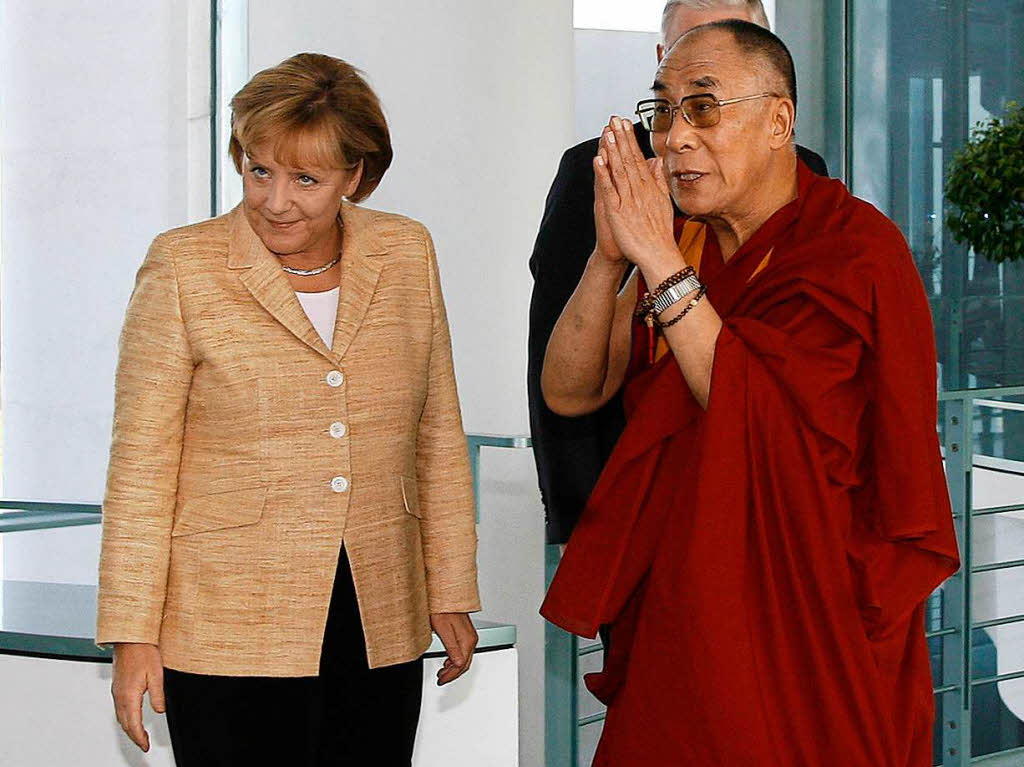 Der Besuch des Dalai Lamas im Jahr 2007 sorgte fr Verstimmungen mit der Volksrepublik China. Merkel zeigte sich unbeeindruckt. Im Jahr vor der Bundestagswahl knnte das auch innenpolitische Grnde gehabt haben.