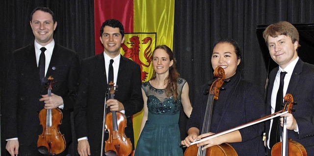 Nach 2015 erneut im Schlssle: Calidor...rtet und Gabriela Fahnenstiel (Mitte)   | Foto: Michael Gottstein