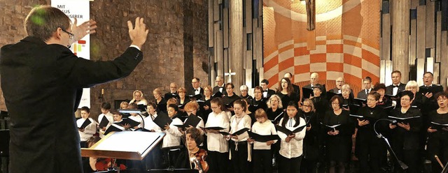 Festlich hat sich der Kammerchor Bad S... der Heilig-Kreuz-Kirche prsentiert.   | Foto: Archivfoto: Michael Gottstein