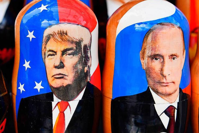 Souvenirs aus St. Petersburg: Matrjosc...(rechts) und US-Prsident Donald Trump  | Foto: dpa