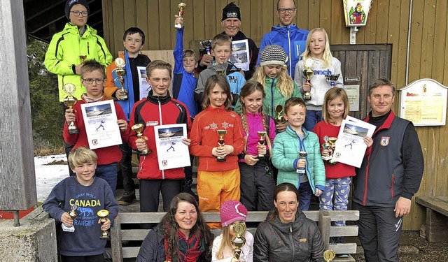 Die erfolgreichen Sportler bei den nor...smeisterschaften der Ski-Zunft Bernau.  | Foto: U. Spiegelhalter