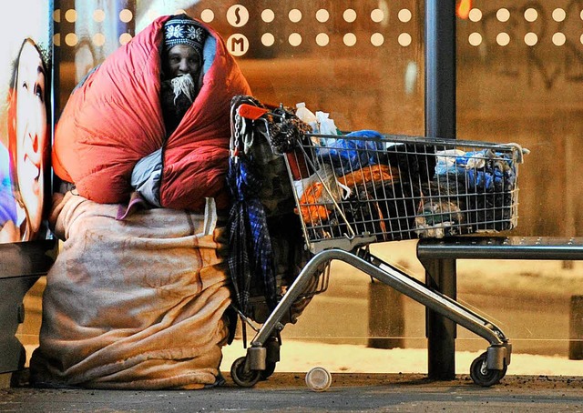 Die Zahl wohnungsloser Menschen steigt...e Kapazitten sind nahezu voll belegt.  | Foto: dpa