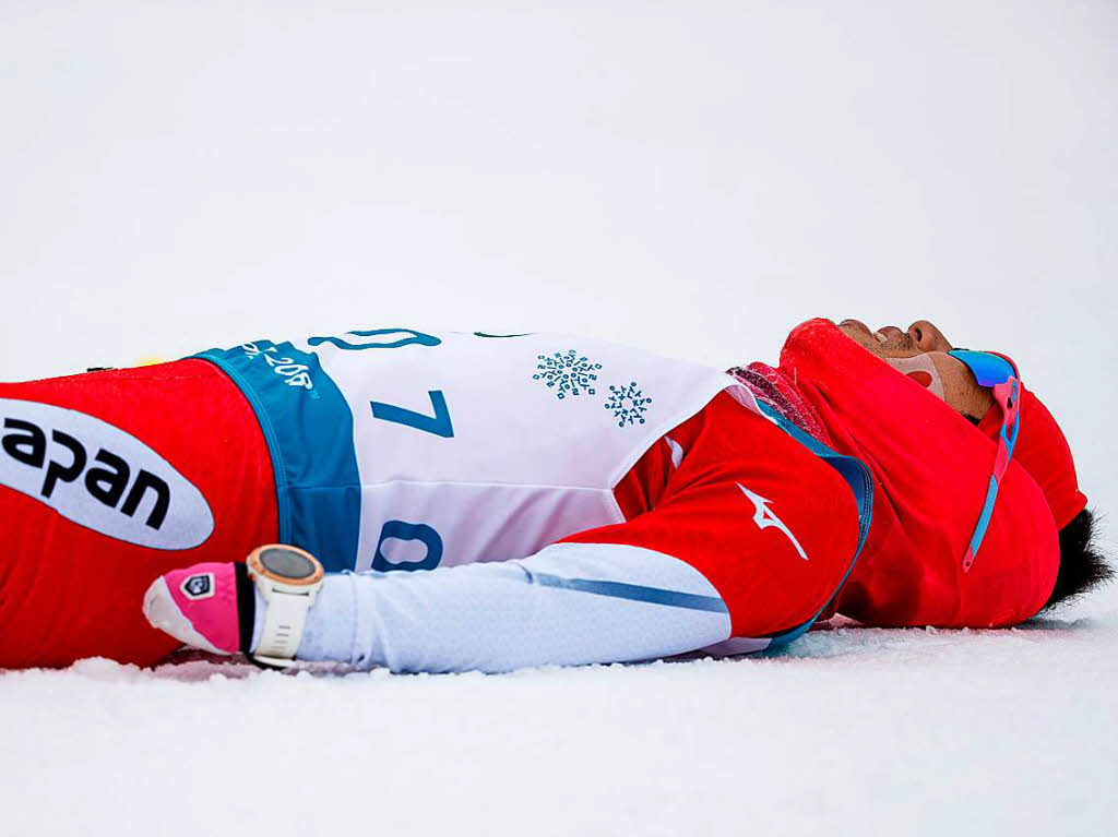 Nach dem 15 km Biathlon: Erschpfung bei Keiichi Sato aus Japan...