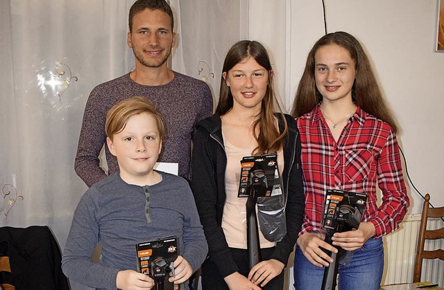 Tim Hagen, Mario Boll, Laura Wolf, Cha...hinweg guten Leistungen ausgezeichnet.  | Foto: Cecile Buchholz