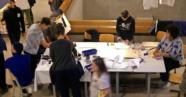 Viele nutzten die Kreativangebote am Aktionstag der Hellbergschule.   | Foto: Clara Hee