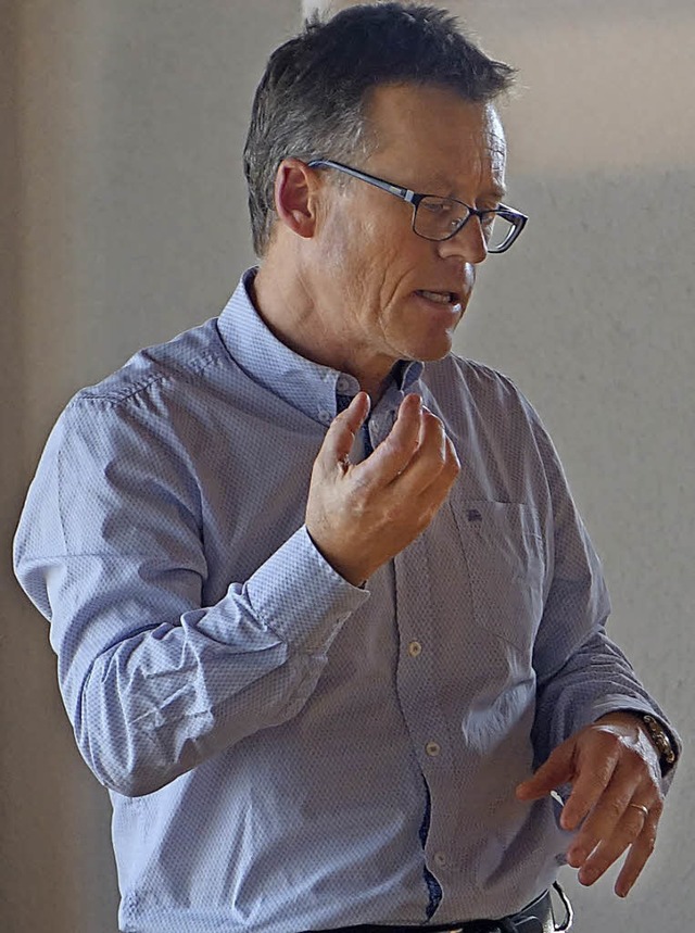 Hauptkommissar Karl-Heinz Schmid hrte sich die Sorgen der Senioren an.   | Foto: Katrin Dorfs