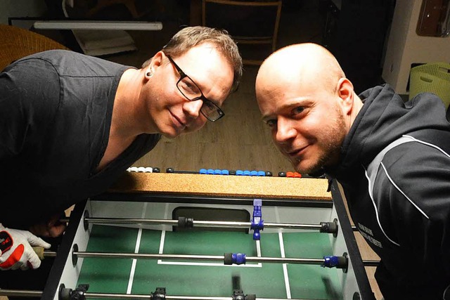 Thierry Mller (links) und Frank Brauns ben  jeden Donnerstag im Keller.  | Foto: Krger