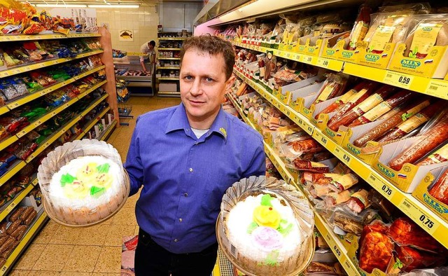 Auch pastellbunt verzierte Torten geh...nkt auf osteuropischen Lebensmitteln.  | Foto: Ingo Schneider