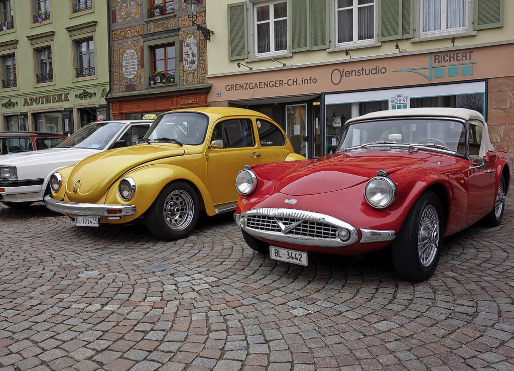 Oldtimer auf dem Münsterplatz - Bad Säckingen - Badische Zeitung