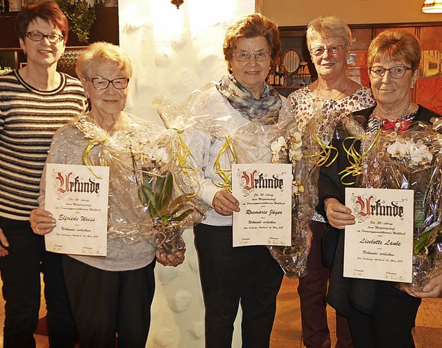 Dagmar Khn (links) und Mechthilde Uhl...langjhrige Mitgliedschaft im Verein.   | Foto: Marion Rank