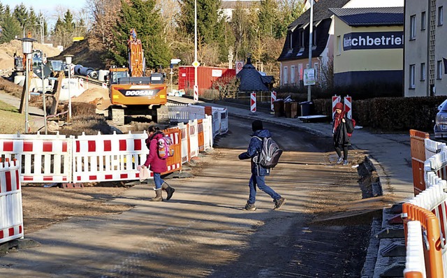 Die Schaffhauser Strae in Hfingen is...Alemannenstrae eine groe Baustelle.   | Foto: Niederberger