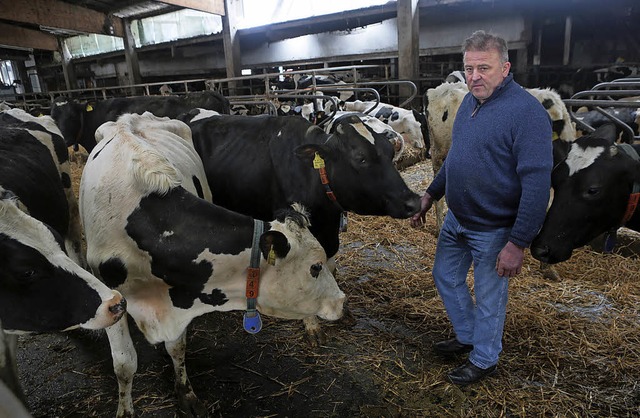 Jrgen Reuter bewirtschaftet einen Hof mit  300 Milchkhen.  | Foto: Christoph Breithaupt