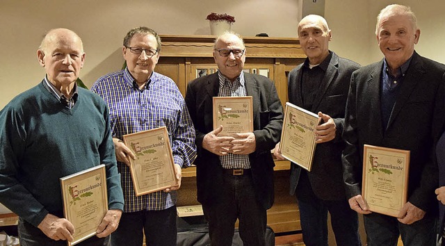 Erwin Becker, Hans Fischer, Walter Bru...m wurden zu Ehrenmitgliedern ernannt.   | Foto: Marie Wintergerst