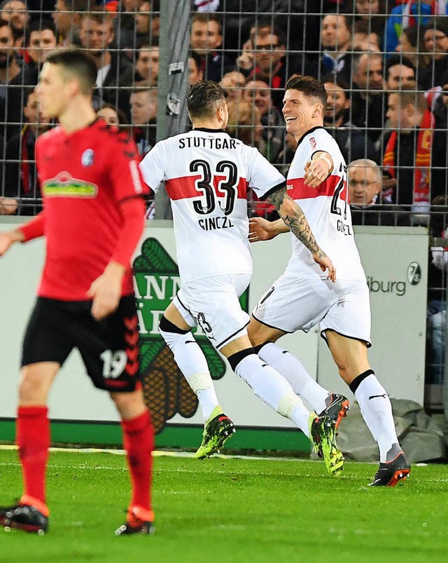 Mario Gomez erzielte beide Treffer im Spiel gegen den SC Freiburg.  | Foto: dpa