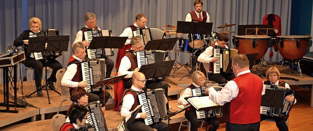 Der Handharmonikaclub  glnzte beim Ja...t unter Leitung von Johannes Baumann.   | Foto: Liane Schilling