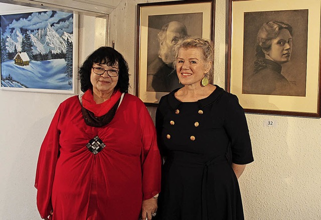 Knstlerin Margit Grner (links) mit K... von Hermann Schulze mitentdeckt hat.   | Foto: Christiane Pfeifer