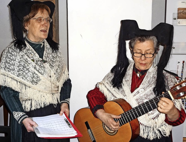 Beim Vortragsabend der Muettersproch-G...nita Mhring mit ihren Liedbeitrgen.   | Foto: Klaus Brust