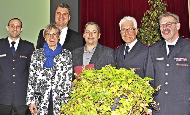 Christoph Zachow (links) wrdigte das ...Jahre lang die  Kreisjugendfeuerwehr.   | Foto: Privat