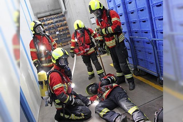 Feuerwehr probt in Industriebetrieb in Gottenheim