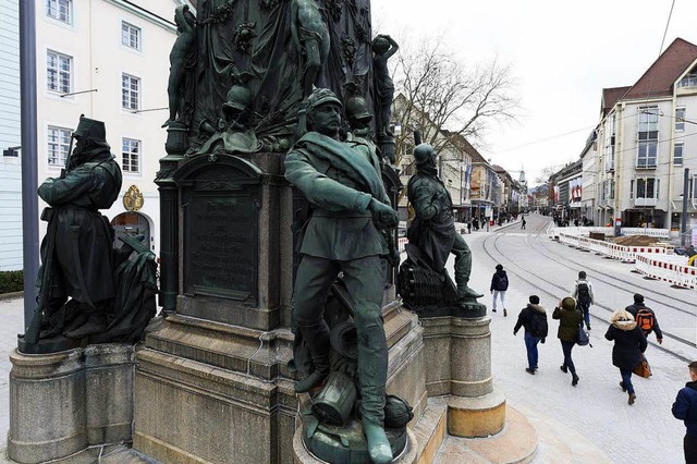 Auch die Redaktion blieb von der Debatte um das Siegesdenkmal nicht unberhrt.  | Foto: Thomas Kunz