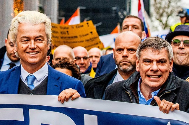 Rechtspopulisten Seit&#8217; an Seit&#... bei einer Demonstration in Rotterdam   | Foto: AFP
