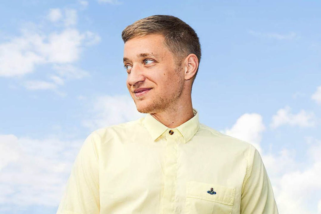 Besticht  durch nachdenkliche Texte un...alische Vielfalt: der Rapper Maeckes.   | Foto: Nico Woehrle